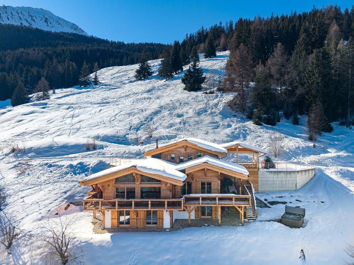 Lodge for 16 people, with balcony and sauna as well as garden, child-friendly in Swiss Alps