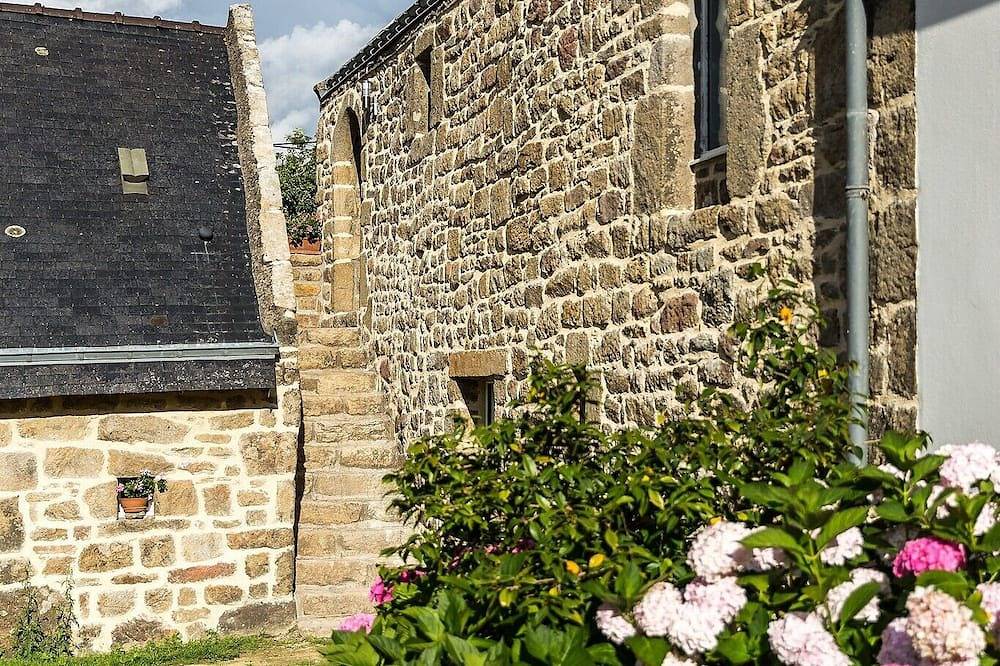 Armor\" apartment in 18th century house 5 min. from sandy beaches in Carnac, Côte des Mégalithes