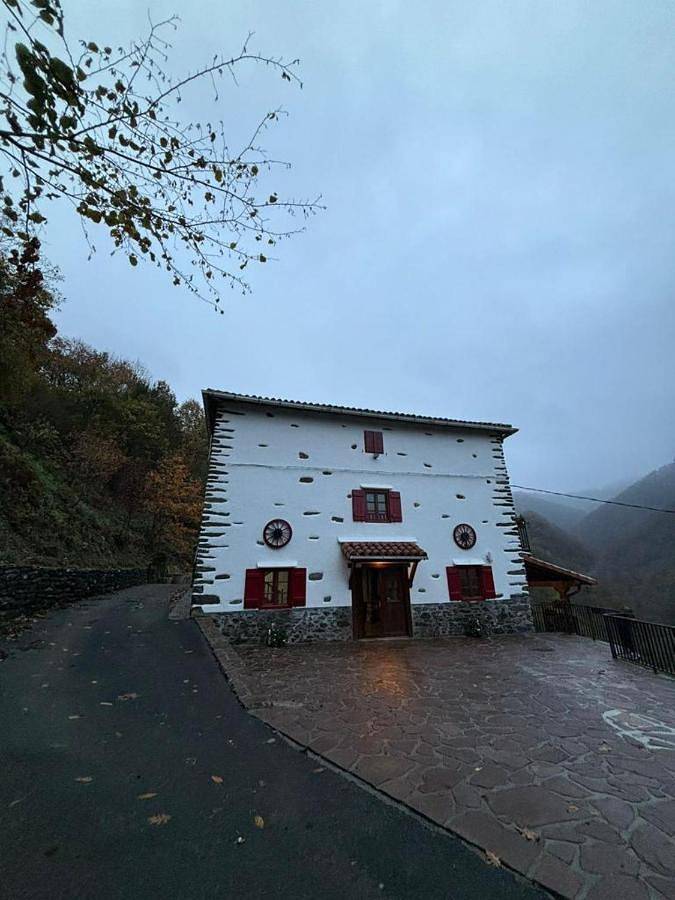 Casa rural para 14 personas, con Balcón además de Terraza y Vistas en Echalar