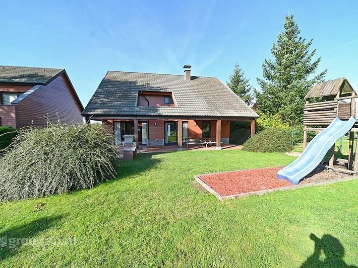 Chalet voor 12 personen, with Balkon/Terras and Terras as well as Uitzicht op het meer in Durbuy