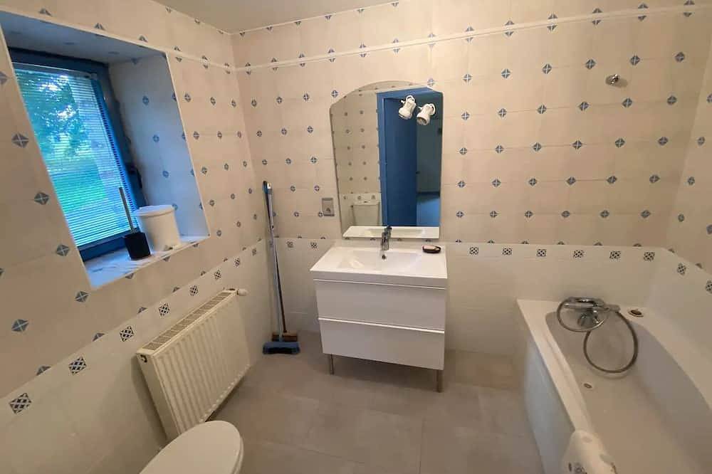 Charming accommodation with swimming pool and garden. in Saint-Nicolas-de-Redon, Région de Châteaubriant