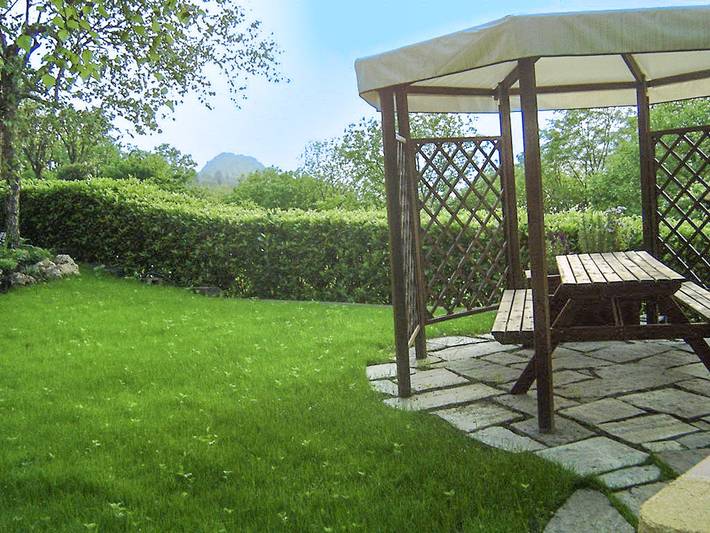 Ferienwohnung für 4 Personen, mit Balkon und Seeblick sowie Garten und Ausblick in Porto Valtravaglia - 4