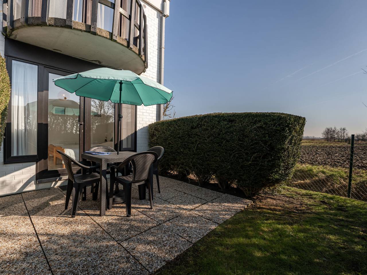 Entire apartment, Sirius with parking and shared pool in De Haan, Belgian Coast