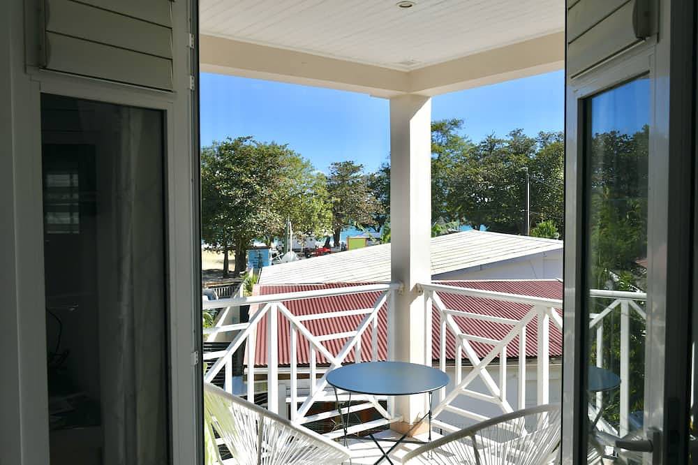 Entire apartment, Pomme Cannelle, un paisible T2Bis idéalement situé à 100 mètres de la plage 🌴 in Le Diamant, Martinique