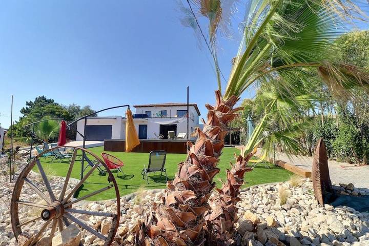 Villa pour 10 personnes, avec jacuzzi et piscine ainsi que jardin et balcon à Mauguio - 3