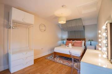Apartment for 6 People in Eyre Square, Galway, Photo 1