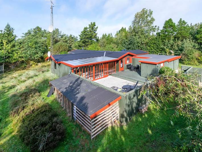 Ferieudlejning for 8 personer, med terrasse og sauna i Ho