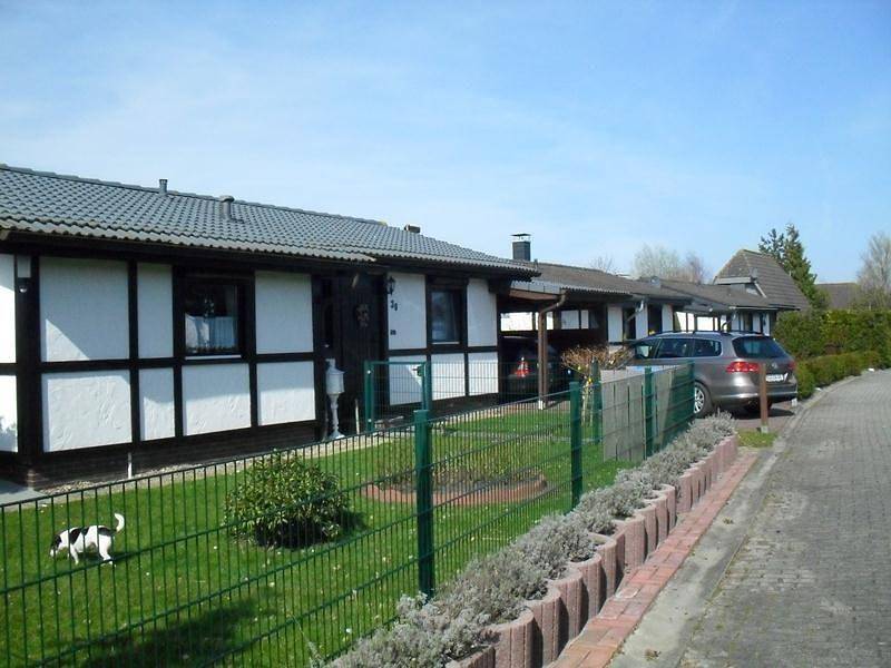 Schönes Ferienhaus Hundefreundlich in Strandnähe in Burhave, Butjadingen