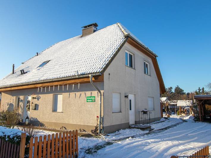 Ferienwohnung für 4 Personen, mit Terrasse und Garten in Kröslin