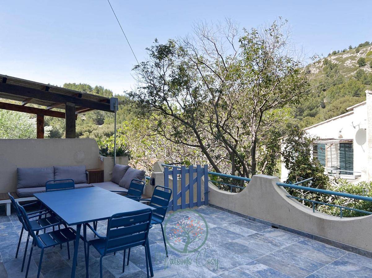 Appartement entier, Apartment with Terrace in Ensuès-la-Redonne, Côte méditerranéenne (France)