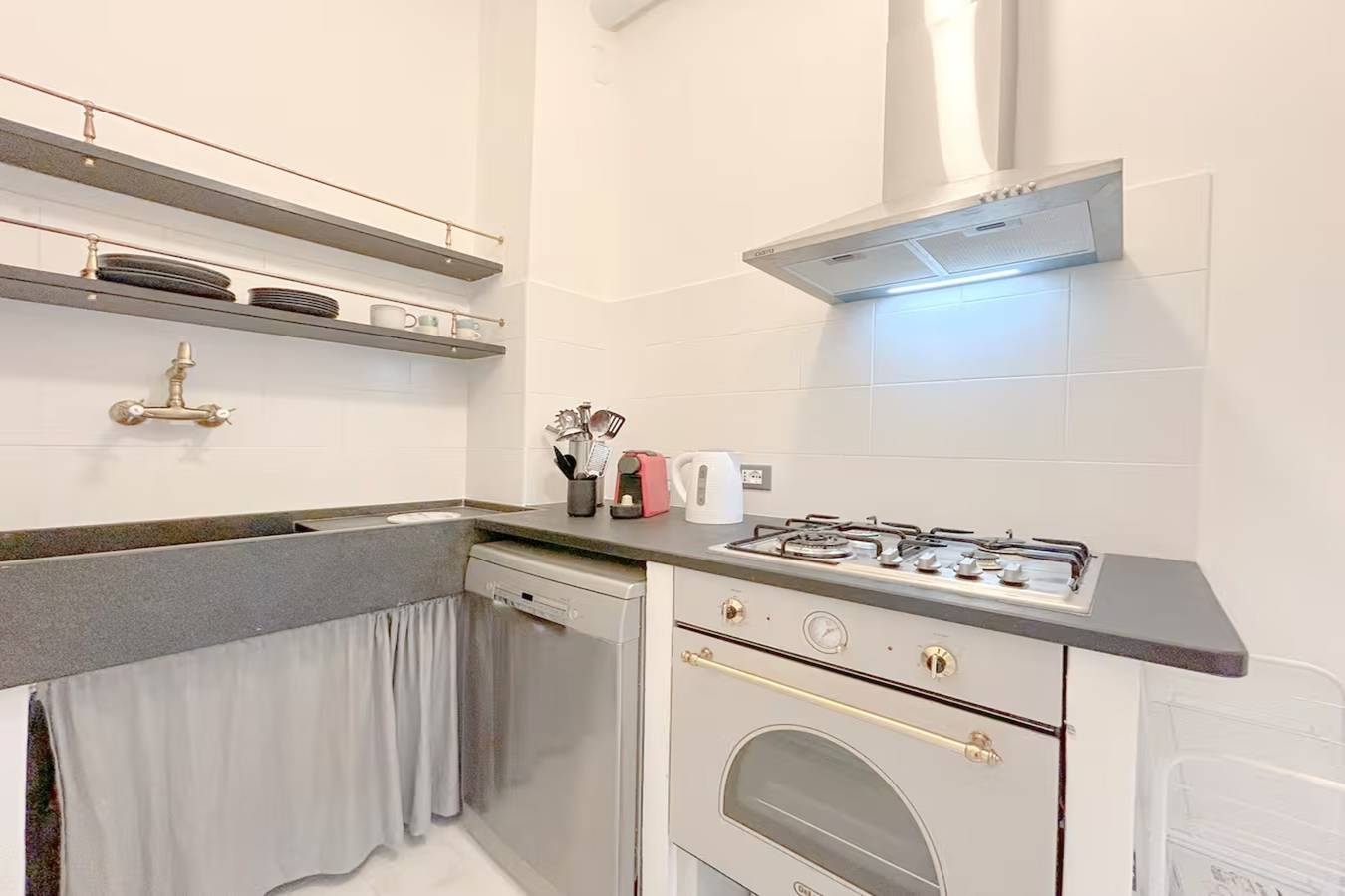 Ganze Wohnung, Ferienwohnung für 4 Personen mit Balkon in Loano, Riviera di Ponente