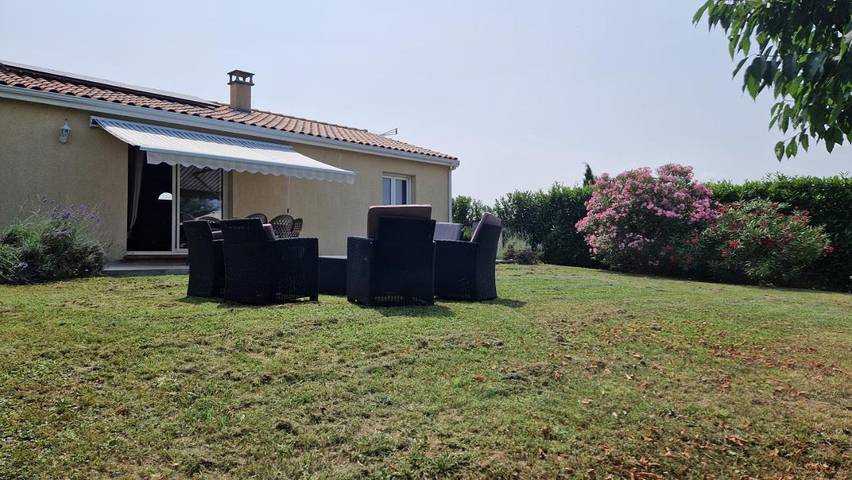 Gîte pour 2 personnes, avec terrasse ainsi que jardin et vue à Lempaut - 4