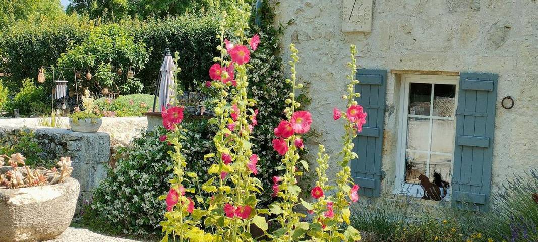 Location de vacances pour 2 personnes, avec terrasse ainsi que vue et jardin à Castéra-Lectourois - 4