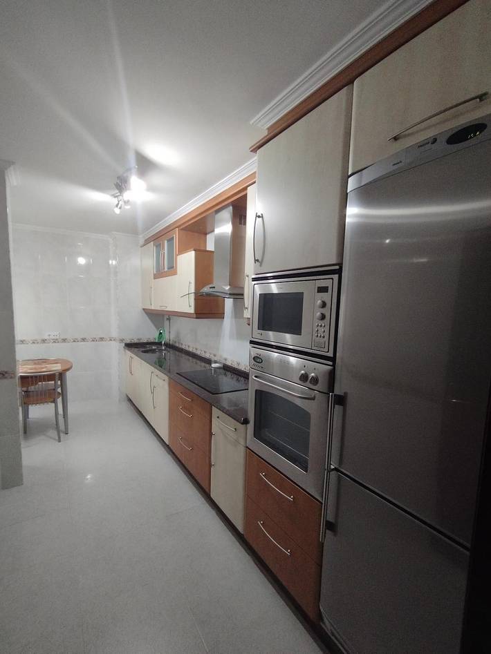 Ganze Wohnung, Apartment 'Son' mit Meerblick, Balkon und Wlan in Praia da Concha (Cee), Cee