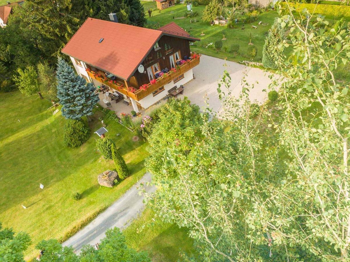 Ganze Wohnung, Gästehaus Philipp im Herzen des Fichtelgebirges - 5 Ferienwohnungen, großes Grundstück, Wald und Wiese, Wohnung mit privater Sauna, kostenfreie Parkplätze, Wlan in Mehlmeisel, Landkreis Bayreuth