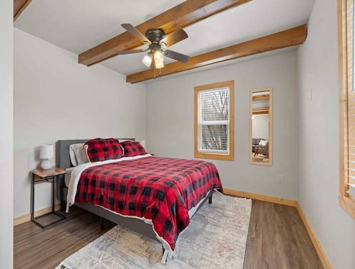 Vacation rental for 6 people, with yard and terrace, with pets in Black Hills