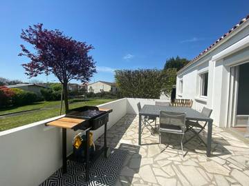 Gîte pour 8 personnes, avec jardin à Châteaubernard
