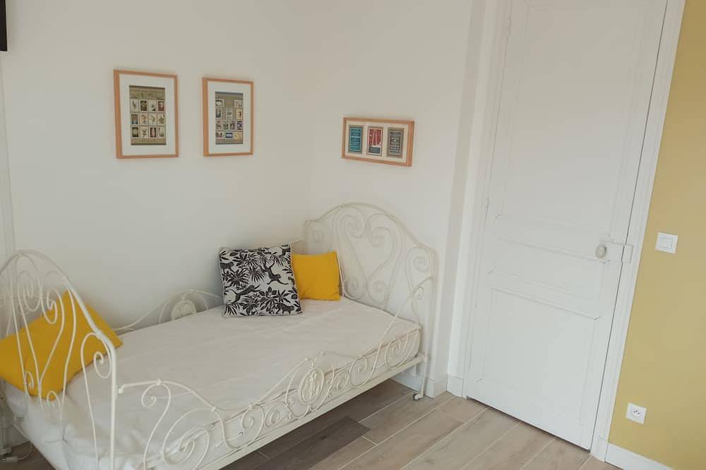 Chambre spacieuse dans charmante charentaise in Échillais, Région de Rochefort
