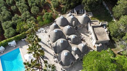 Cottage pour 2 personnes, avec vue ainsi que jardin et piscine, adapté aux familles à Fasano