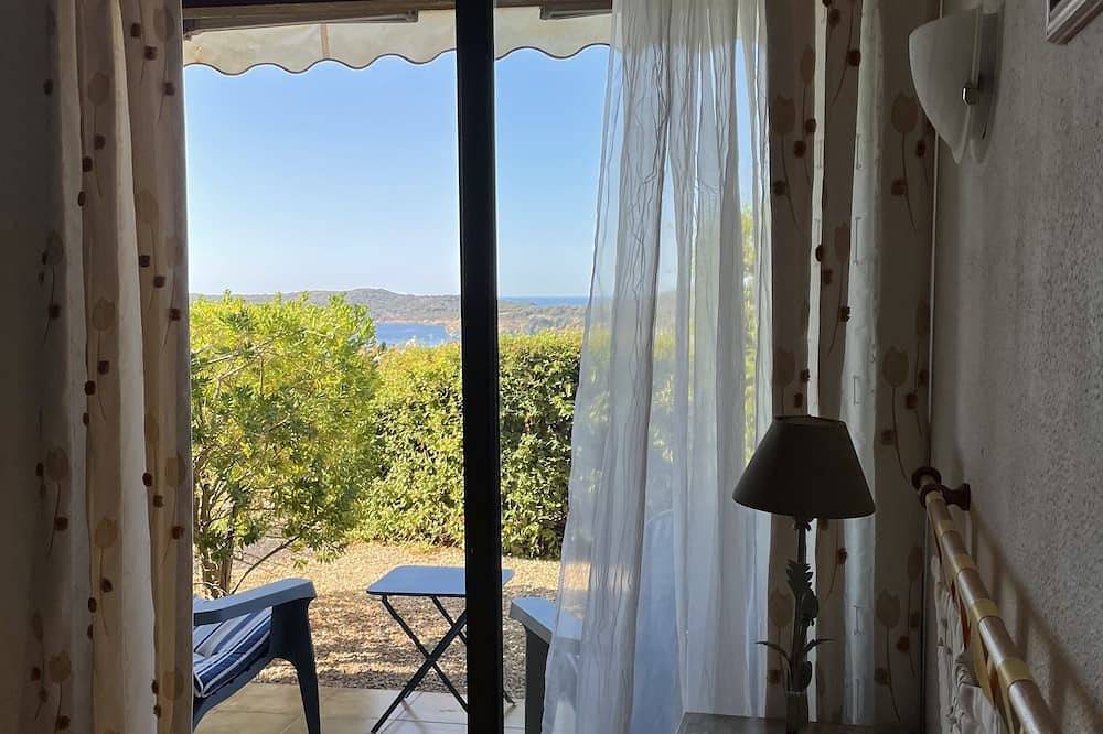 Entire apartment, Sea view. Luxury residence in a flower-filled park. 3-star rating in Cargèse, Parc naturel régional de Corse