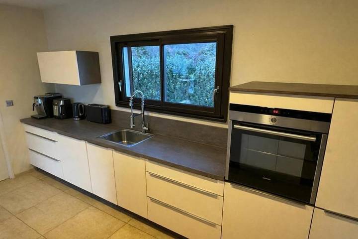 Location de vacances pour 8 personnes, avec terrasse ainsi que vue et piscine, animaux acceptés à Marsanne - 3