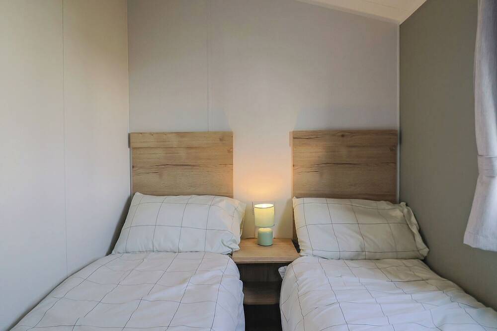 39 Greenlands, Littlesea Holiday Park, pet friendly in Weymouth in Weymouth, Dorset