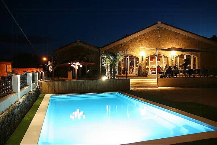 Location de vacances pour 12 personnes, avec terrasse ainsi que sauna et jardin, animaux acceptés à Villedaigne