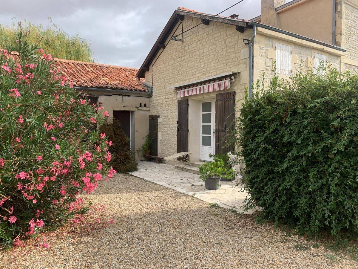 Appartement entier, Gite Villeneuve La Comtesse in Villeneuve-la-Comtesse, Région de Saint-Jean-d'Angély