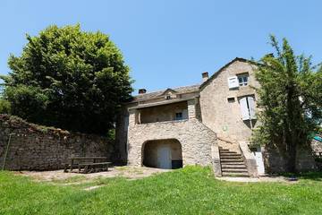 Gîte pour 6 personnes, avec jardin et balcon, animaux acceptés à Saint-Pierre-des-Tripiers