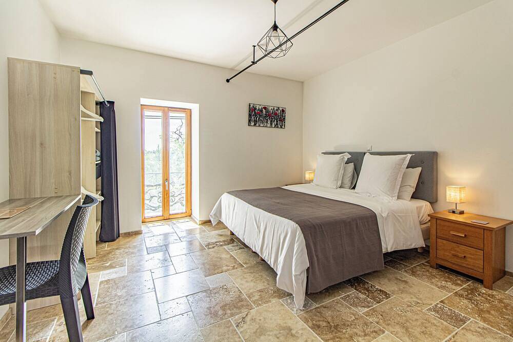 Le Chai Villa - newly renovated 6 en-suite bedrooms and heated, private pool in Thénac, Périgord Pourpre