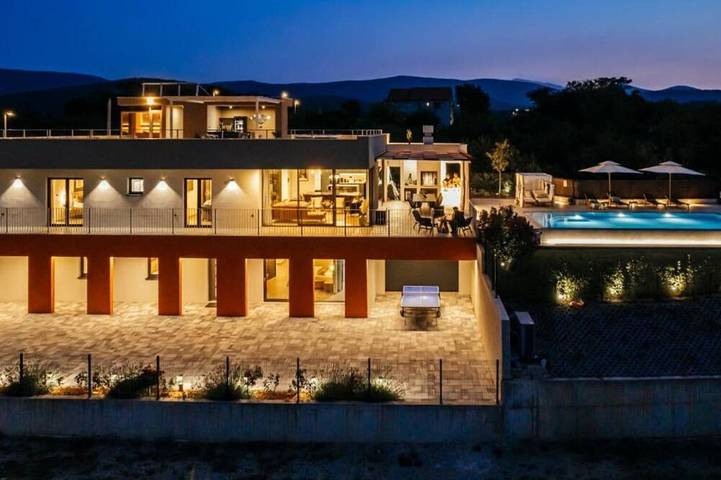 Villa für 12 Personen, mit Sauna und Garten sowie Balkon und Whirlpool - 1