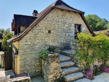 Location de vacances pour 4 personnes, avec piscine et bassin pour enfant ainsi que vue et jardin à Saint-Chels
