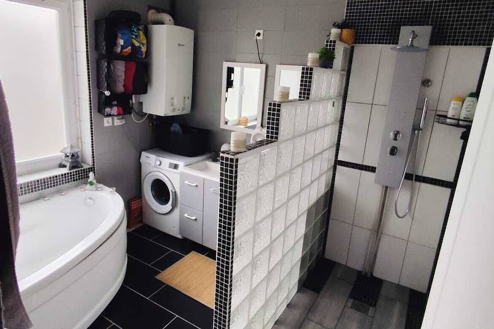 Gîte privatif / Maison de vacances avec piscine parking privé et sécurisé... in Lillers, Région de Béthune