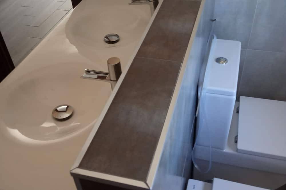 Villa Madodos con piscina privada. Un alojamiento especial y versátil. in Venta Santa Barbara, Loja