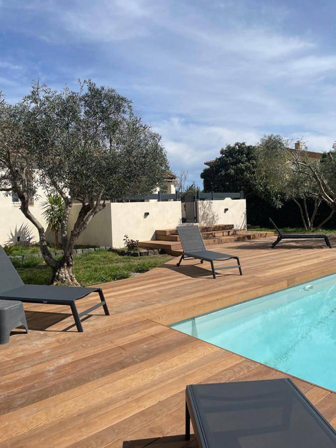 Gîte pour 4 personnes, avec bassin pour enfant ainsi que jardin et piscine à Servian