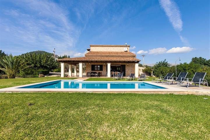Villa with pool for 6 people, with Balcony and Terrace as well as Garden in Pollença