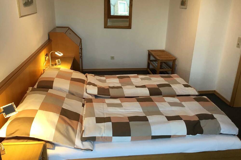 Ganze Wohnung, Apartment 3 (mit Wintergarten) - Ferienwohnungen Haus Presse in Walkenried, Harzvorland