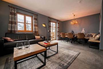 Ferienwohnung für 8 Personen, mit Pool und Balkon in Berwang