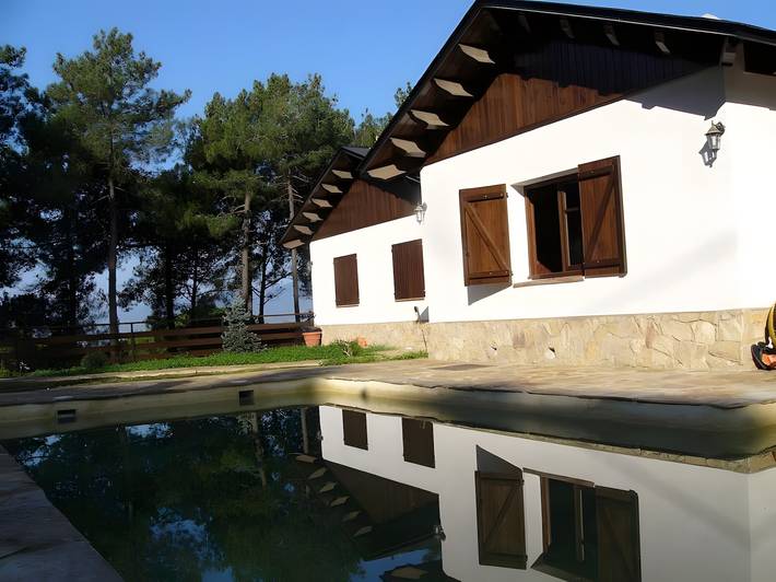Chalet 'L'amagatall Del Montnegre' con vista montagna, Wi-Fi e aria condizionata in Vallgorguina, Provincia di Barcellona