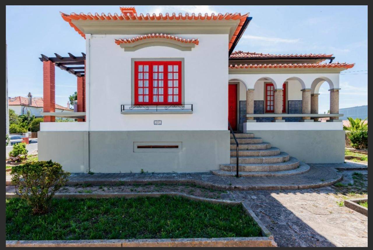 Beach House with Swimming Pool in Vila do Conde, Distrito do Porto