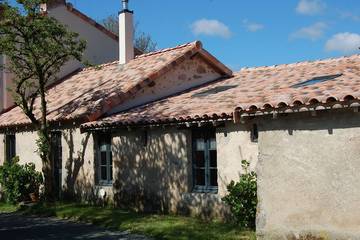 Gîte pour 4 personnes, avec jardin ainsi que jacuzzi et terrasse dans les Deux-Sèvres