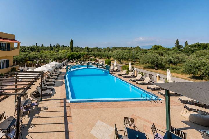 Gîte pour 4 personnes, avec Jardin et Piscine dans Kavos