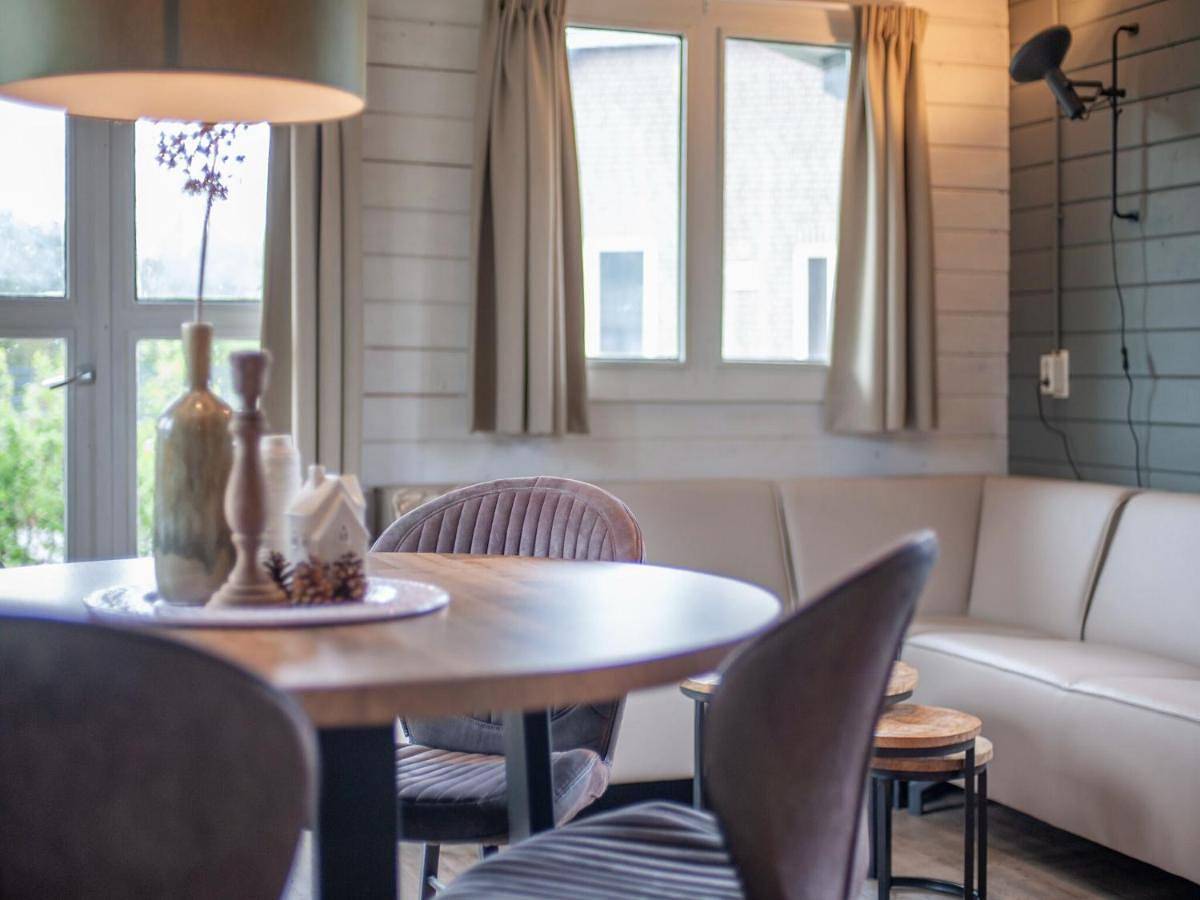 Two-Bedroom Chalet in Nationaal Park De Maasduinen