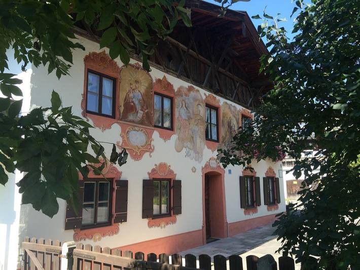 Ganze Ferienwohnung, Ferienwohnungen im Lüftlmalereck, Mussldomahaus - Ferienwohnung "Sonnengelb" in Oberammergau, Bayerische Alpen
