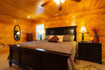 Log Cabin for 6 Guests in Georgia, USA, Picture 2