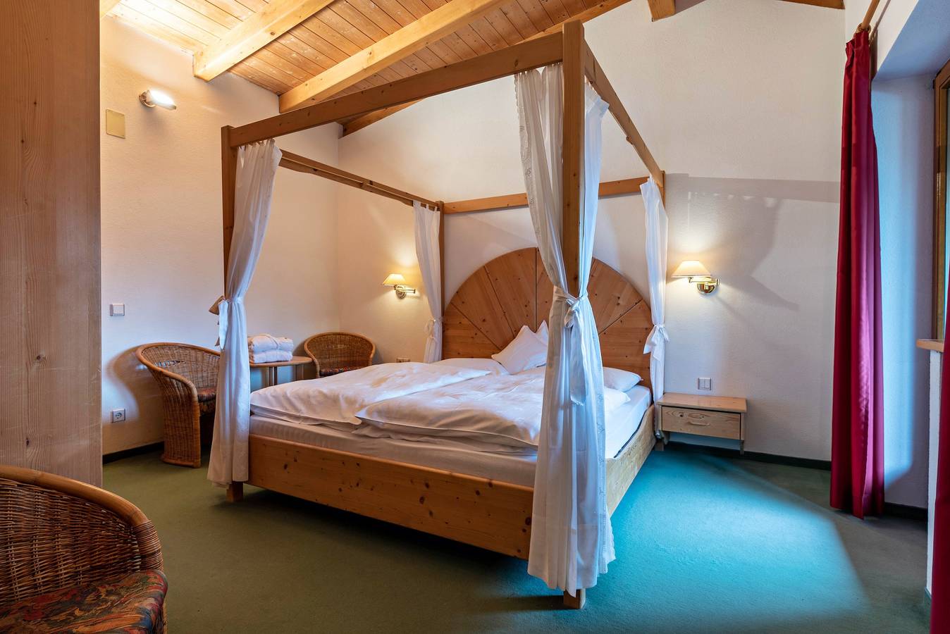 Geheel appartement, Vakantiewoning 'Ferienparadies Sabina Lärche' in natuurpark direct aan de Seiser Alm in Compatsch, Kastelruth