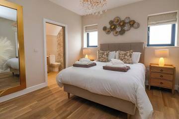 Log Cabin for 8 People in Brandesburton, East Riding of Yorkshire, Photo 3