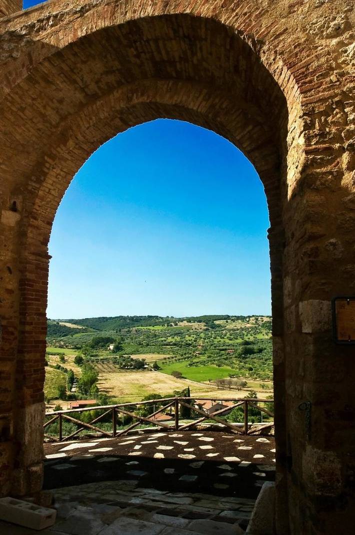 Chambre d’hôte pour 3 personnes, avec Balcon et Terrasse ainsi que Jardin et Vue à Magliano in Toscana