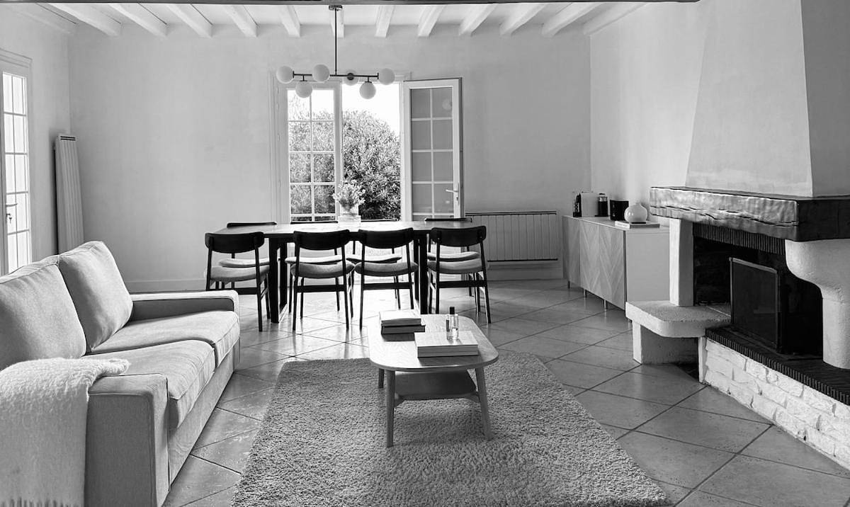 Villa Relax avec Piscine Privée à 90 min de Paris in Chantecoq, Région de Montargis