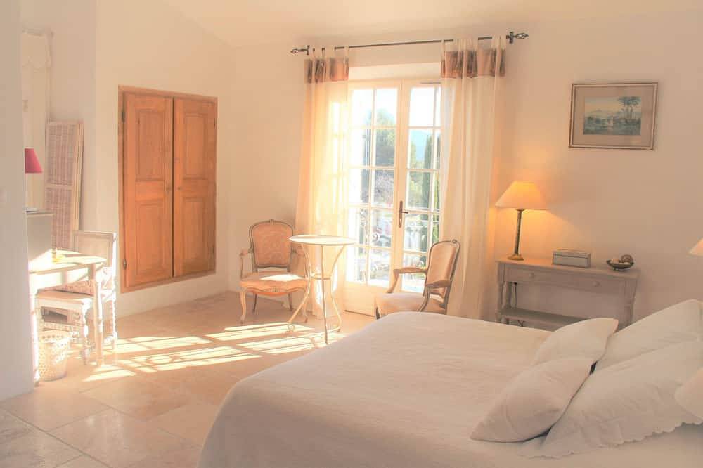 Reizende Villa im Luberon, schön eingerichtet, Blick auf schloss u. Tal in Lacoste, Regionaler Naturpark Luberon